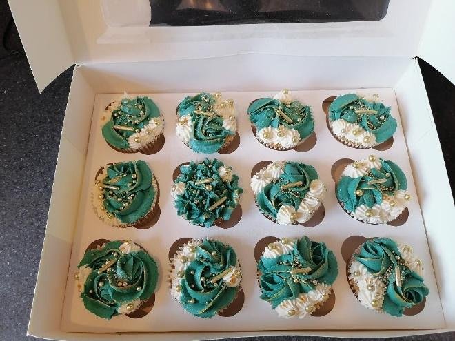 Green and Gold cupcakes